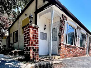 Cozy 1BR End Cottage W/D • Parking •Walk to Train - Image 5