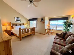 True Ski-in/ Ski-out, golf and biking within minutes. Private hot tub and A/C! - Image 4