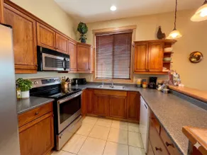 True Ski-in/ Ski-out, golf and biking within minutes. Private hot tub and A/C! - Image 3