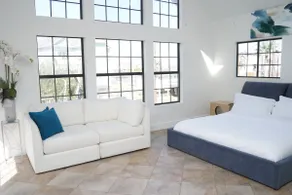 Lakeside Luxury: Recently Renovated Home - Image 3