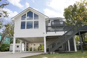 Lakeside Luxury: Recently Renovated Home - Image 1