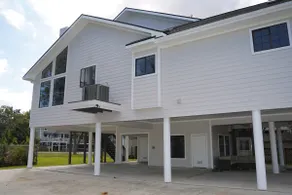 Lakeside Luxury: Recently Renovated Home - Image 5