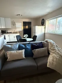 Cozy and well located 2-bedroom basement - Image 3