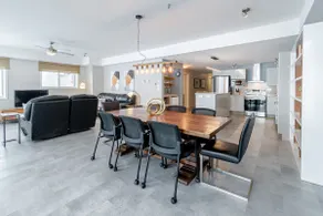 Super large 3 bedroom apartment + 5 beds - Image 3