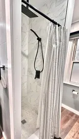 Newly Renovated Historic Hotel - Queen Suite No.1 - Image 4