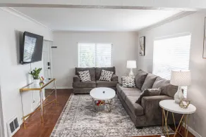 Charming 3BR home in the heart of Downtown Everett - Image 3