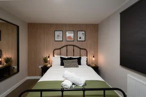 Benjamin Suite - Modern 3BR Apartment with Parking & WIFI - Image 3