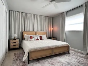 Relax & Entertain: King Bed, Pool, Fully Fenced - Image 3