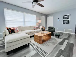 Relax & Entertain: King Bed, Pool, Fully Fenced - Image 4