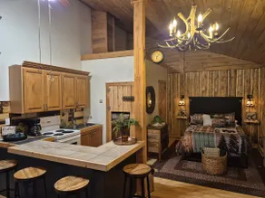 Secluded cozy cabin - private 115 acres/trails. - Image 3