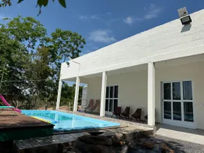 Mil Encantos Ranch on the tranquil lake - Image 2