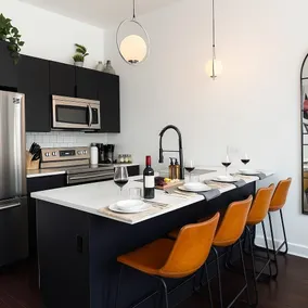 Sleeps 8 | 4 Beds | No Steps | Walk to Met | Quiet - Image 5