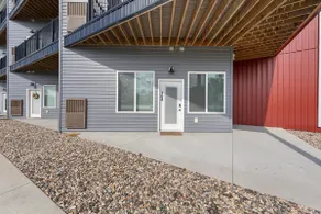 Bright & Open Concept 2-bdrm/2 bath in Mankato - Image 2