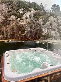 Aurora Bliss - Waterfront Jacuzzi & Sauna near Bergen - Image 3
