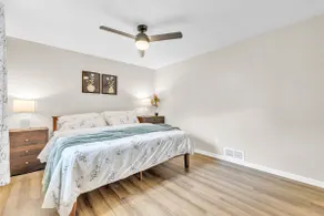 Duplex with Dual Kitchen & Living Rooms 2K/3Q Beds - Image 4