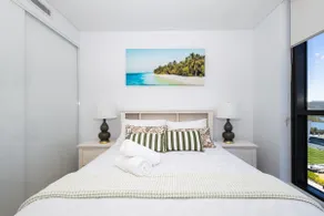Lux Lakeside Stay - Image 3