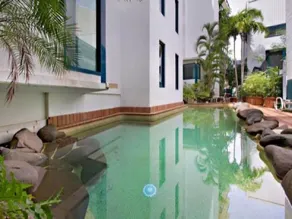 Stylish CBD Apartment with Pool, Gym & Parking - Image 5