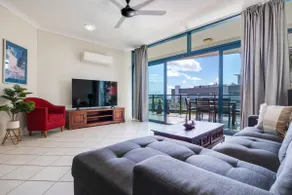 Stylish CBD Apartment with Pool, Gym & Parking - Image 2