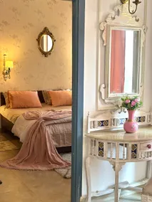 Paris Style Luxe Apartment In The Heart Of Noida - Image 2