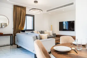 Casino & Mall Luxury Jacuzzi Penthouse Suite - Image 5