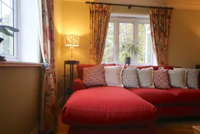 3-bedroom cottage set in a large enclosed garden - Image 2