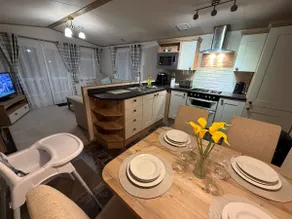 Oak Village 83 - Grange Leisure Park - hot tub, pet friendly, central heating - Meadow Lakes Caravan & Lodge Hire - Image 4