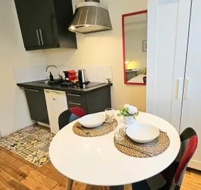 Quiet studio • 5-min walk to metro • Ideal for business/training stays - Image 3