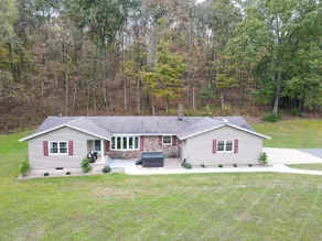 3BR Getaway Pickleball Court, Pool hot tub - Image 5