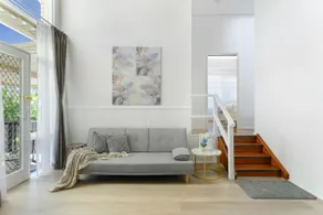 Casula cozy 3Br home with parking & WiFi - Image 2