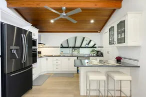 Casula cozy 3Br home with parking & WiFi - Image 4