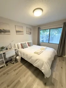 2B1B near Stanford with parking, clean and comfortable - Image 3