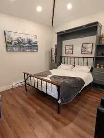 The Serene Loft: Chic Comfort Close to NYC - Image 4