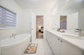 Cozy 5BR Haven• Backyard • Pet Friendly • Parking - Image 4