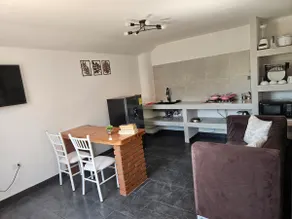Las Palmas Apartments - Image 4