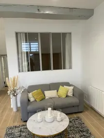 Beautiful 2-room refurbished apartment in a great location. - Image 4