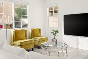 2200SF Sweet 4B3B｜Near Disney｜FiberWiFi & 85 in TV - Image 5