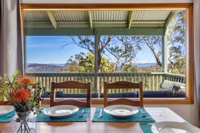 Blue Mountains Retreat with Stunning Views - Image 4