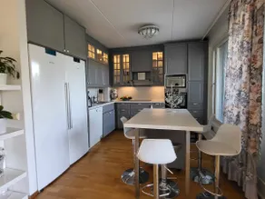 Apartment by the sea with good transport connections - Image 2