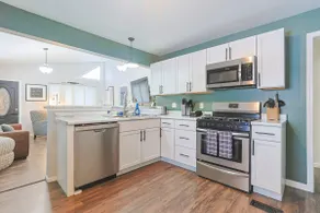 Spacious modern getaway close to Notre Dame - Image 3
