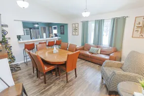 Spacious modern getaway close to Notre Dame - Image 2