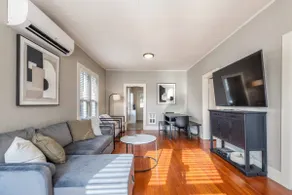 Bright & Cozy Home in Midtown - Image 4