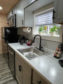 Blueridge Haven - Walking Distance to Downtown - Image 4