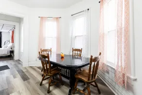 Spacious & Modern 2BR Stay - Off-Street Parking - Image 4