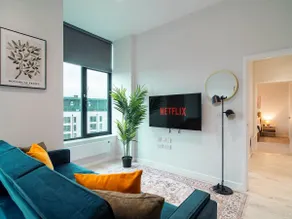 Leeds Dock Apartment | Free Parking Sleeps 5 - Image 5