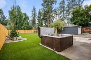 Chic Bungalow With Private Hot Tub - Image 4