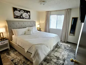 Cozy Luxury - King Bed, Coffee Bar, Sleeps 5 - Image 2