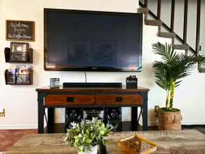 Cozy Luxury - King Bed, Coffee Bar, Sleeps 5 - Image 4