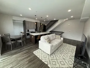2 Bedroom, 2 Bath Townhouse Condo Central Location - Image 2