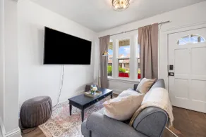 Sleeps 8 | BBQ + Parking | Family Friendly - Image 4