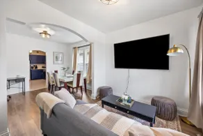Sleeps 8 | BBQ + Parking | Family Friendly - Image 2